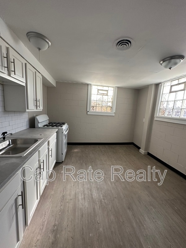 Photo - 1882 E Hudson St
