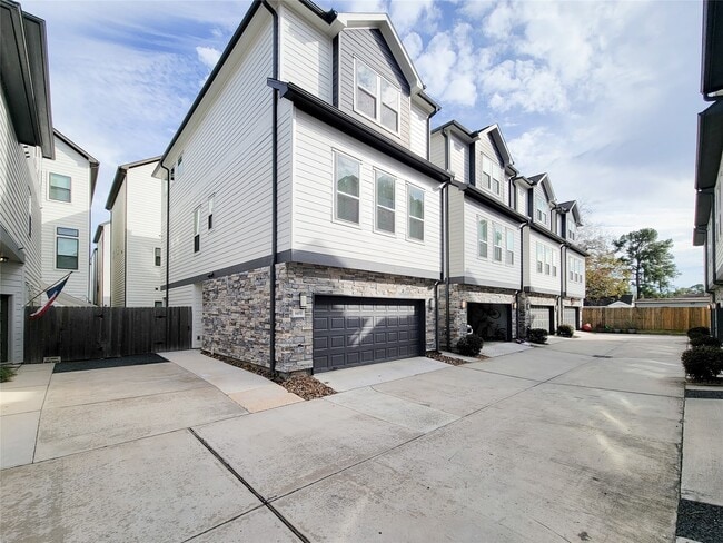 Photo - 845 Fisher St