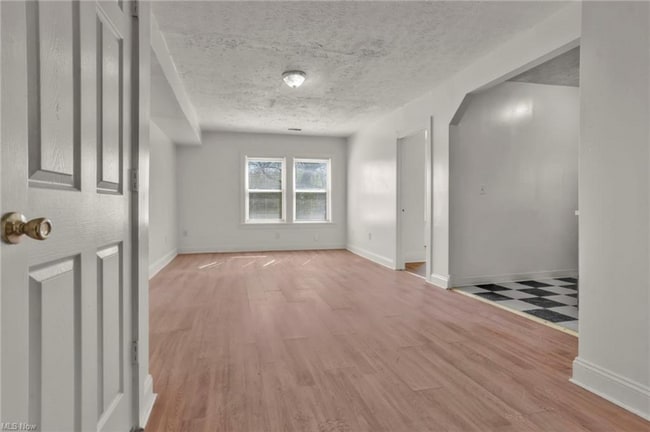 Photo - 317 E 156th St Unidad 4