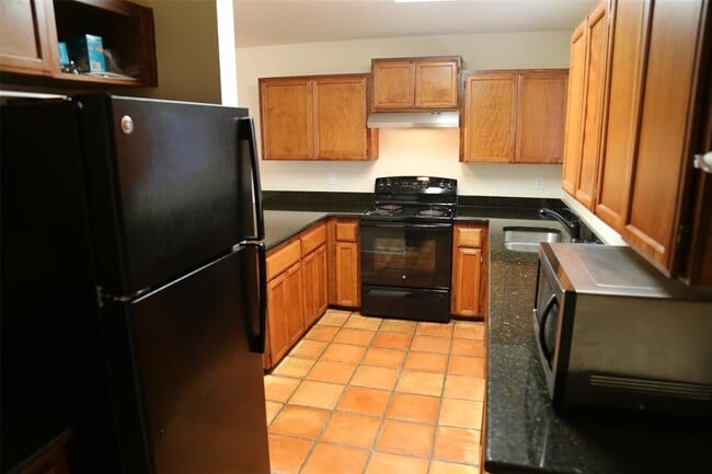 4 Deerfield Dr