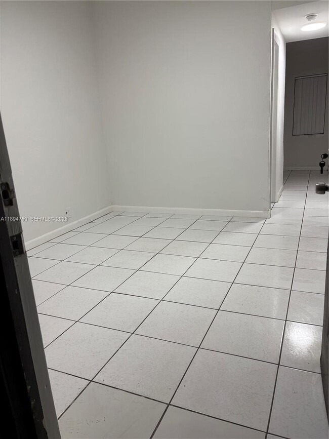 Building Photo - 2070 Washington Ave Unit 2