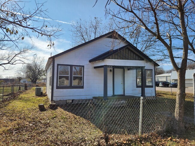 Photo - 231 W 4th St