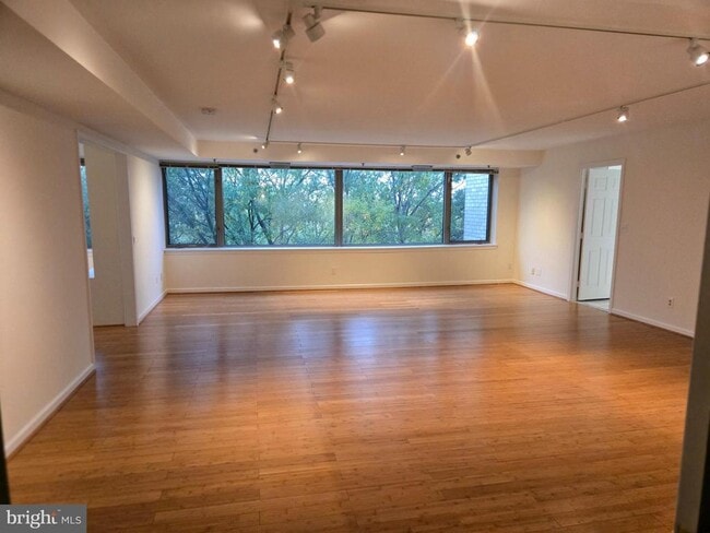 Building Photo - 5450 Whitley Park Terrace Unit HR-912