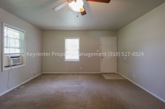 Photo - 2 Bed | 1 Bath East Tulsa with Spacious Back yard!