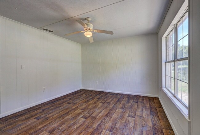 Photo - 1