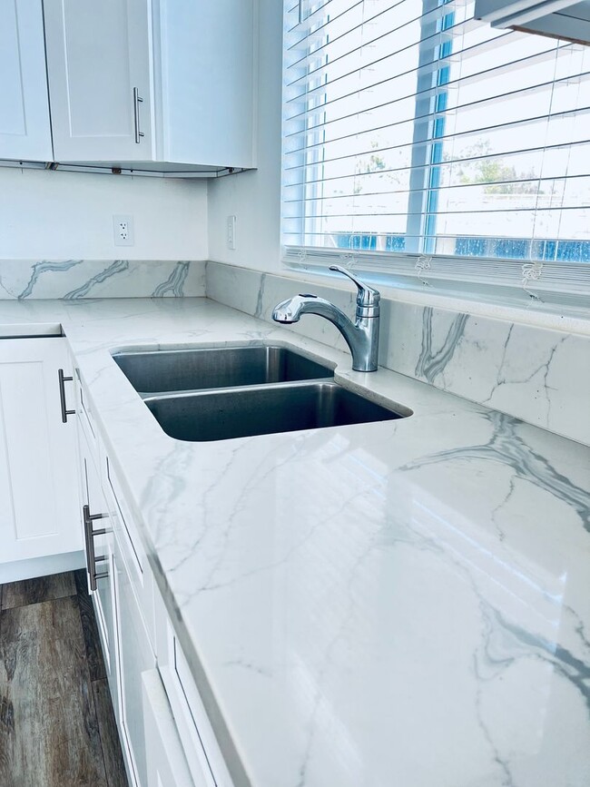 Photo - Private 2 bedroom, 1 bath back unit