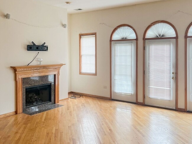 Building Photo - 2539 N Southport Ave Unit 4S