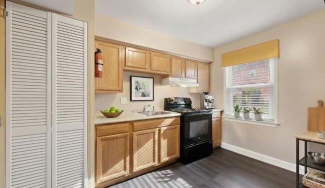 Photo - 5007 Sheriff Rd NE