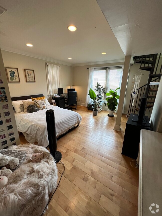 Building Photo - 1714 Sarah St Unit 1 Rental