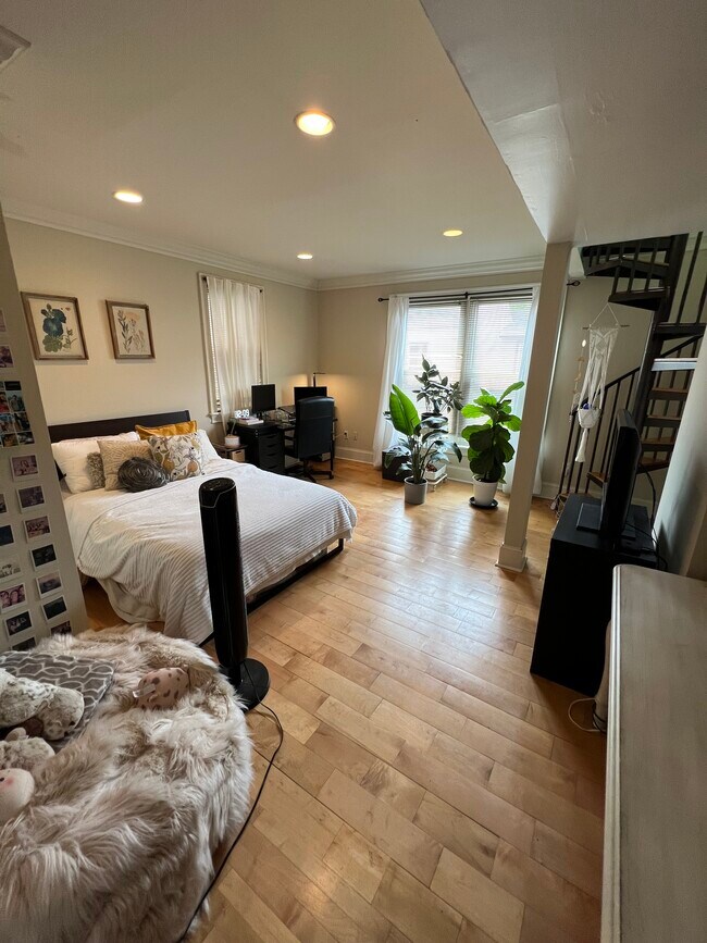 Bedroom 1 - 1714 Sarah St Apartments Unit 1