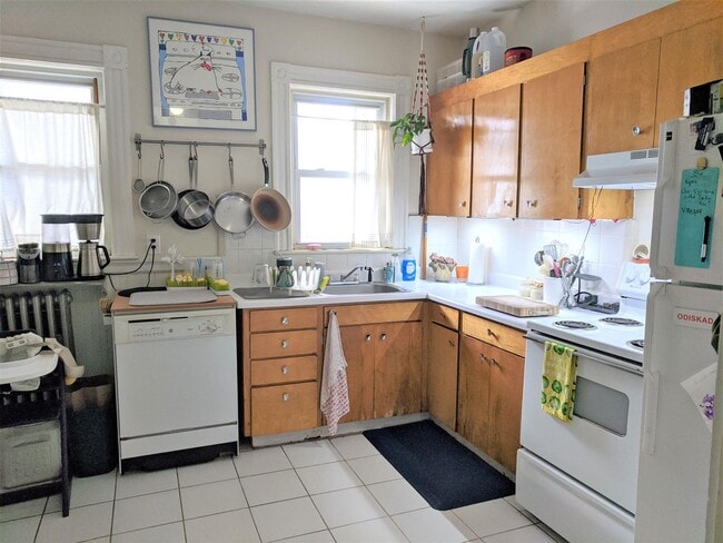 Building Photo - 106 Summer St Unit 1