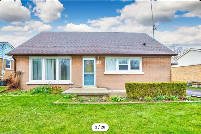 Building Photo - 212 Allen St E