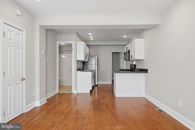 Photo - 400 Green Ln Unit 1