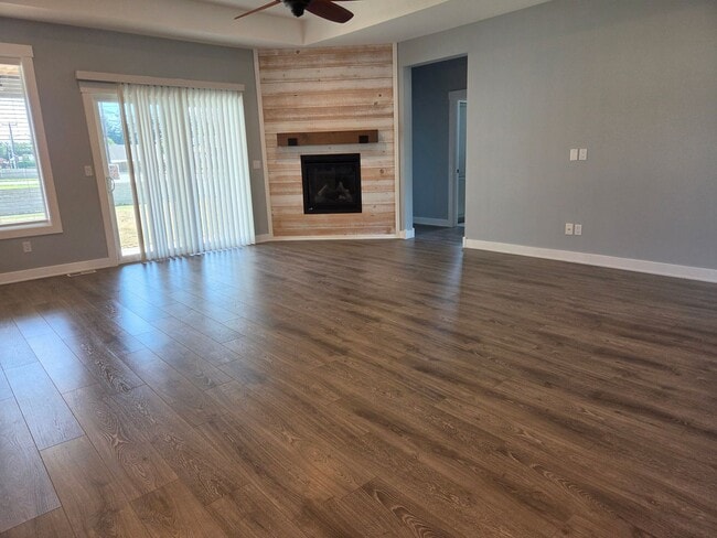 Photo - 1702 Aaron Dr
