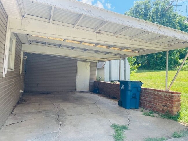 Photo - 802 W Main St