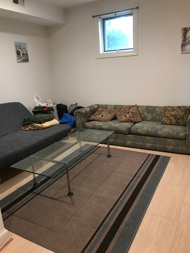 Terminado planta baja de 2 habitaciones + baño completo. - 1402 Foxhall Rd NW