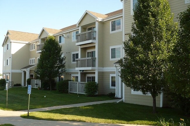 Meadow Wood - Meadow Wood Apartments