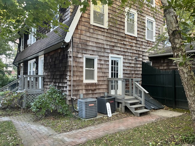 Building Photo - 126 S Bellevue Ave Unit first floor
