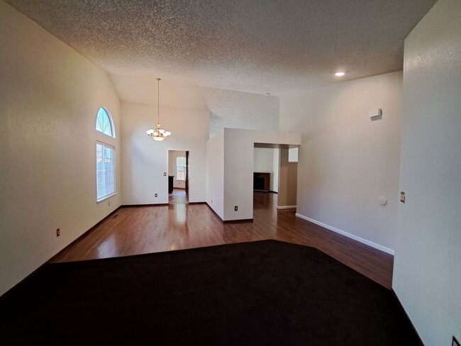 Photo - 143 Buttercup Cir