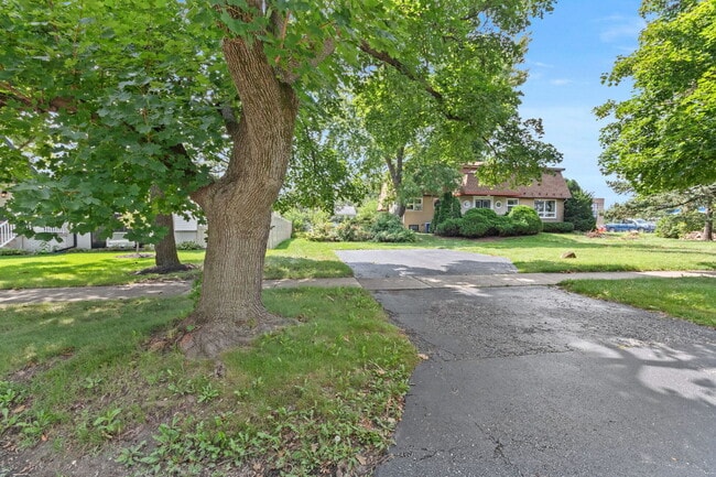 Photo - 288 Middaugh Rd