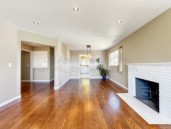 Photo - 7019 Outlook Ave