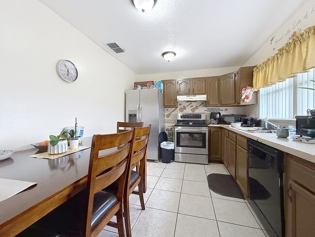 Photo - 522 Imperial Pl