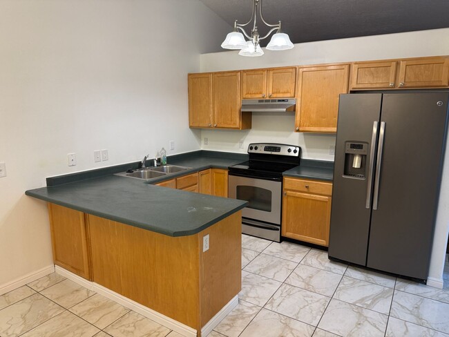 Beautiful 6 bedroom home! - Beautiful 6 bedroom home!