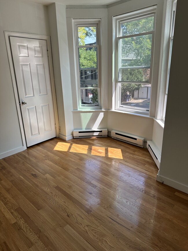Building Photo - 507 E Broadway Unit #4 Rental