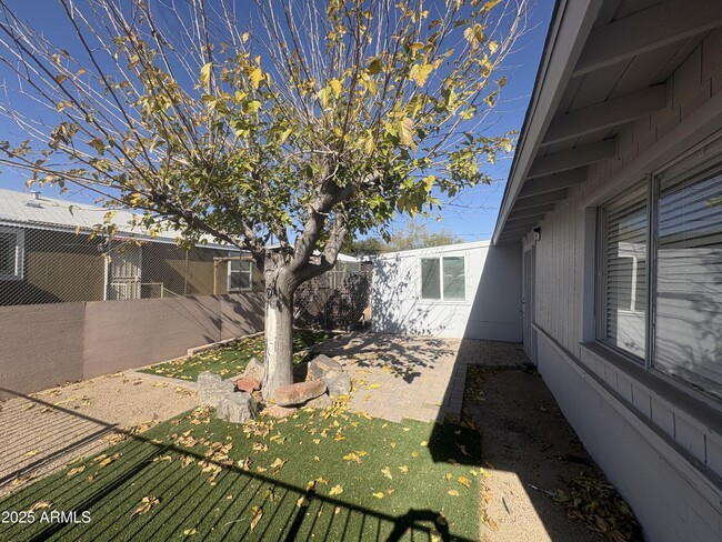 Photo - 2642 E Kings Ave