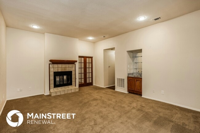 Photo - 440 Derby Ln