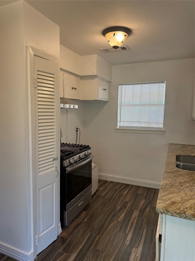 Photo - 8920 Duane St