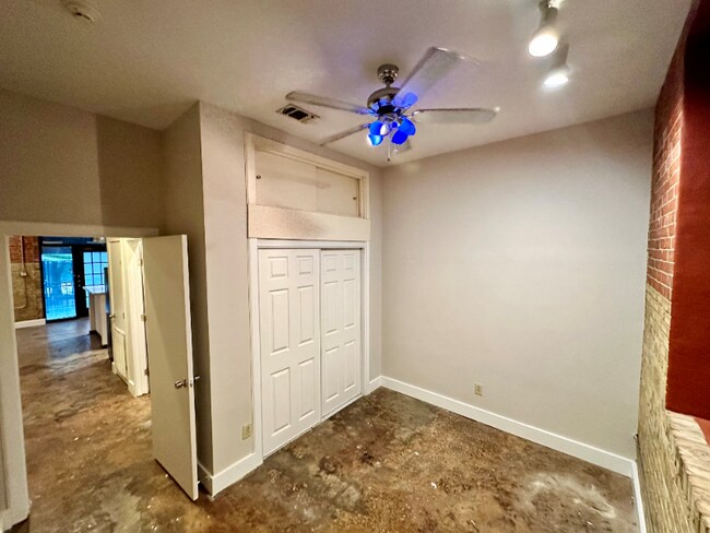 Photo - 710 S Medina St