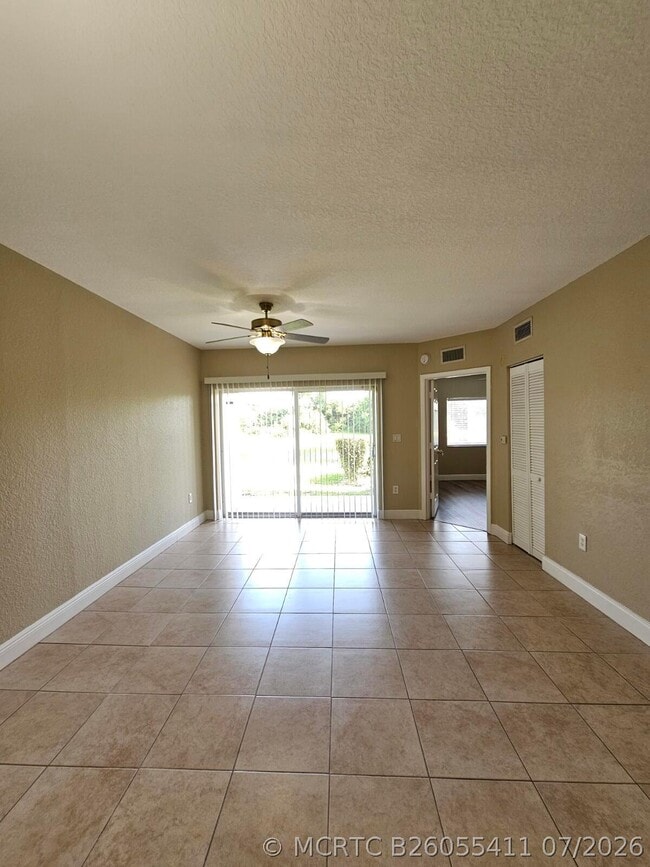 1049 Golden Lakes Blvd Unit 115