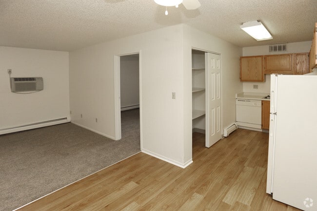 2BR, 1BA - 800 SF