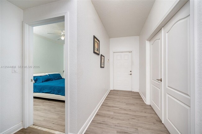 Photo - 10700 NW 66th St Unidad 204