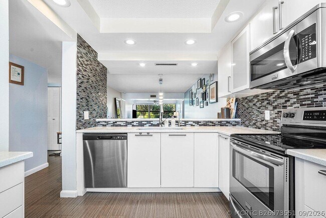6121 Balboa Cir Unit 103