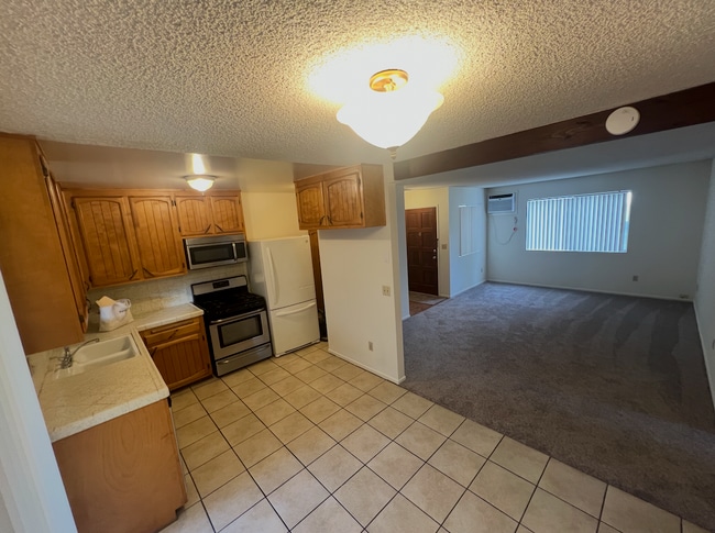 Photo - 3262 Montrose Ave Unit A