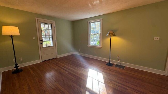 Photo - 15 Cloverdale St