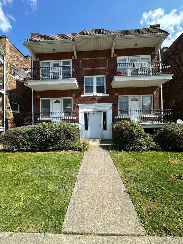 Building Photo - 3285 E 143rd St Unit #1 Rental