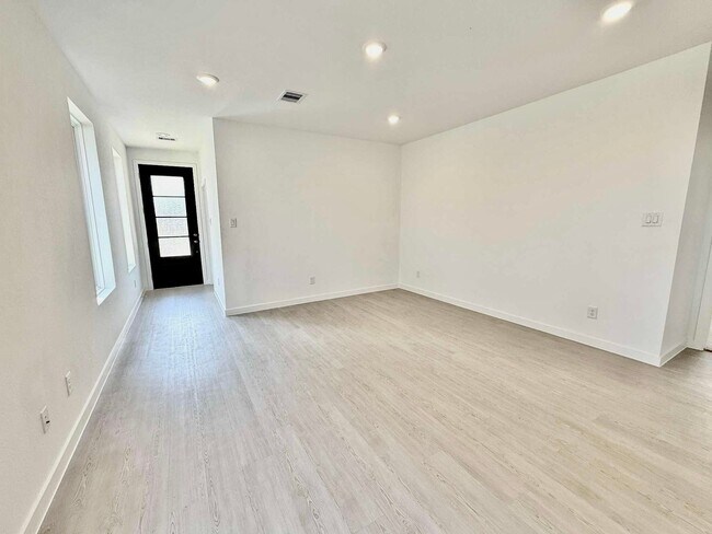 Photo - 31425 Moore Rd