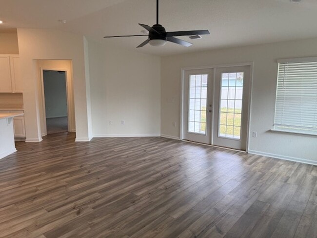 Photo - Like New 4/2 Lake Asbury