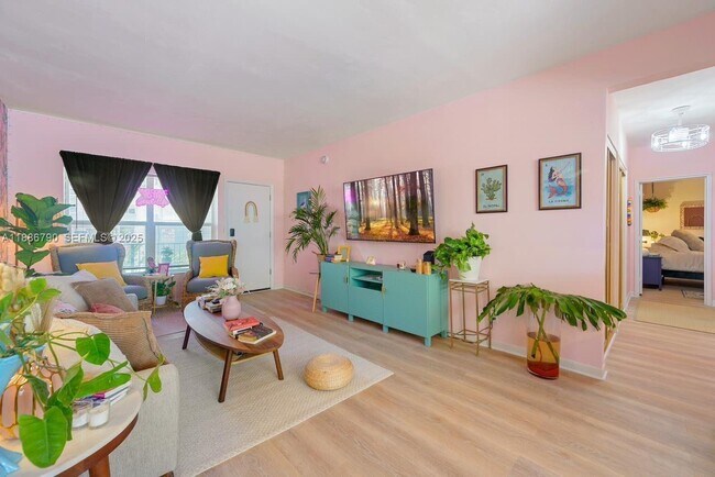 Photo - 315 Van Buren St Unidad 104B