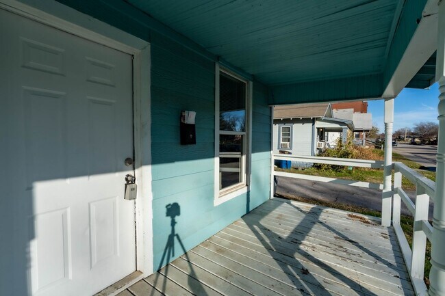 Photo - 2009 E 2nd St Unit 2011