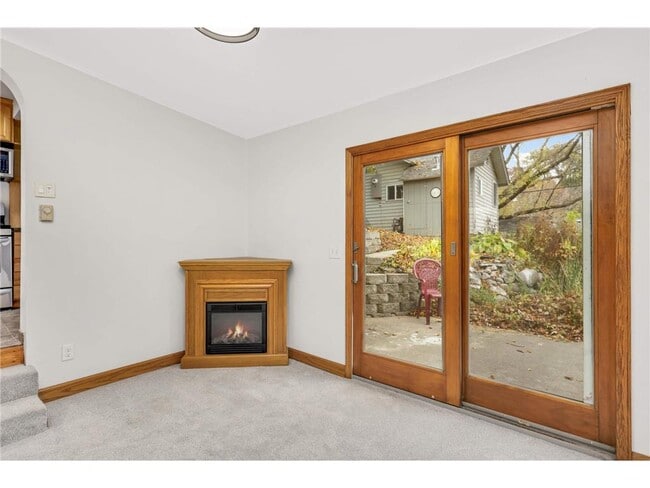 Photo - 2340 Ives Ln N