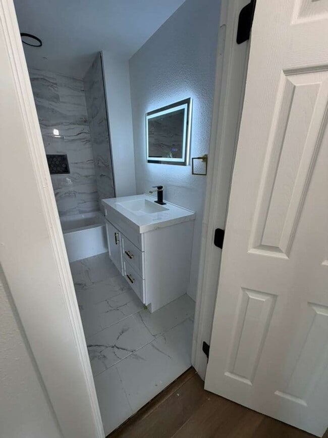 Photo - 204 S 7th St