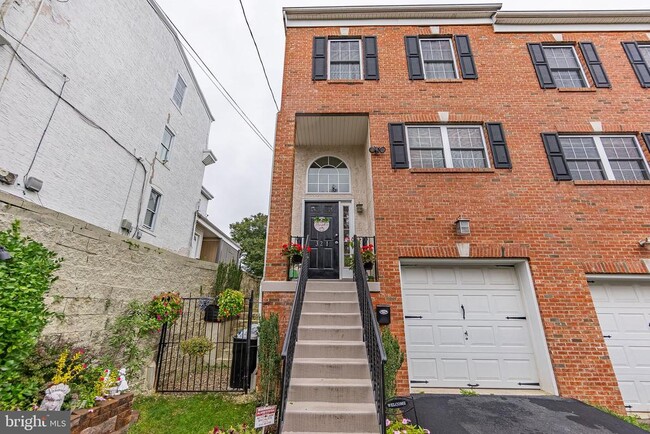 Photo - 321 Fountain St