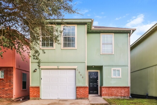 Building Photo - 4946 N Cancun Dr