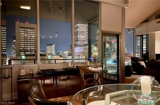 Photo - 701 W Lakeside Ave Unidad PH-2A/1302