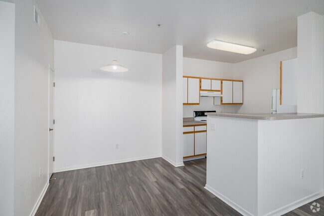 1BR, 1BA - 720SF - Dining Room