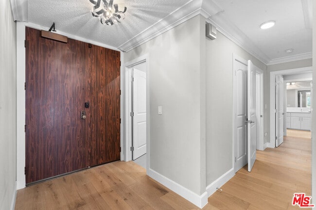 Photo - 4477 Wilshire Blvd Unidad 204